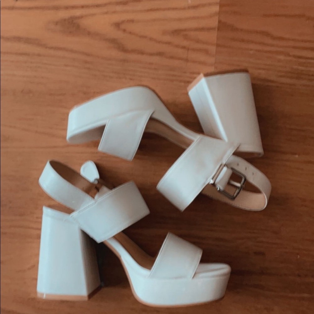 Cute out of stock white platform heels 👀